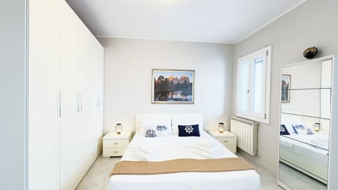 Apartment (1 Bedroom) | 1 bedroom, iron/ironing board, cribs (surcharge), bed sheets