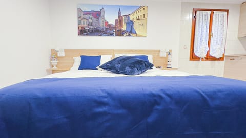 Studio (1 Bedroom) | 1 bedroom, iron/ironing board, bed sheets