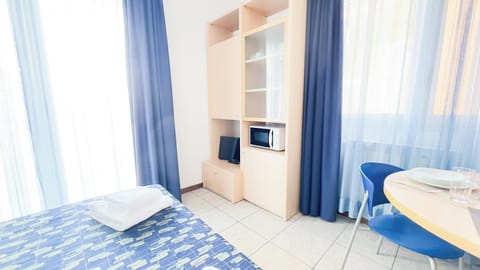 Studio (0 Bedroom) | Iron/ironing board, bed sheets
