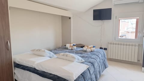 Studio (0 Bedroom) | Iron/ironing board, bed sheets