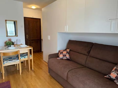 Studio (0 Bedroom) | Living area