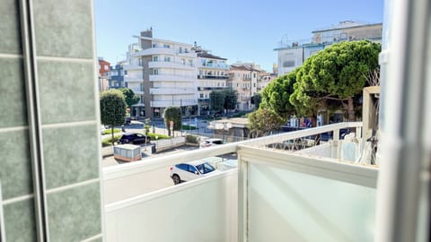 Studio (0 Bedroom) | Balcony