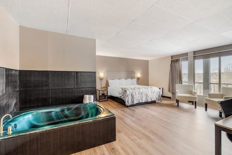 Superior Room, 1 King Bed, Non Smoking, Jetted Tub | Blackout drapes, free WiFi, bed sheets