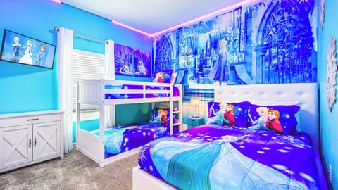 House (5 Bedrooms) | Interior