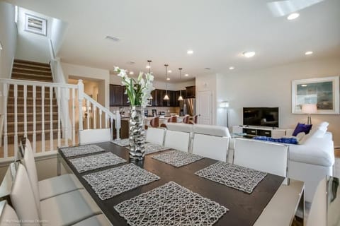 House (5 Bedrooms) | Interior