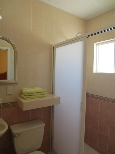 Shower, free toiletries