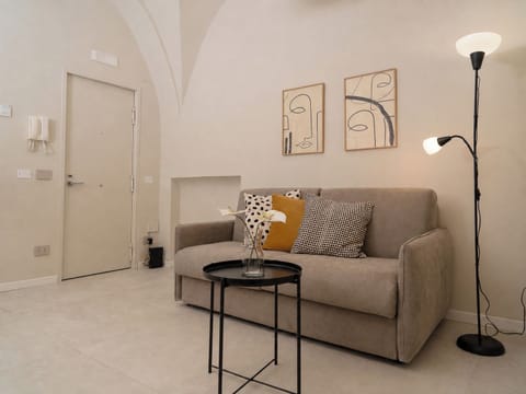 Apartment (1 Bedroom) | Living area | 32-inch TV with cable channels