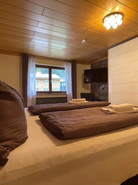 Double Room, Mountain View | WiFi (free)