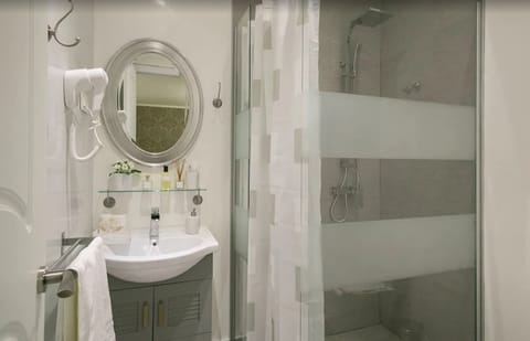 Shower, free toiletries, hair dryer, towels