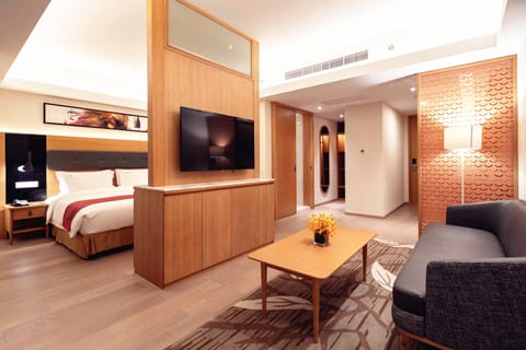 1 King Bed Suite Additional Living Area | Hypo-allergenic bedding available, down comforters, minibar