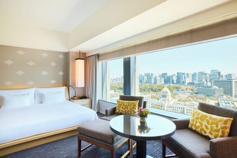 Club Deluxe King, Non Smoking (Breakfast & Club Lounge Access Included) | 1 bedroom, down comforters, minibar, in-room safe
