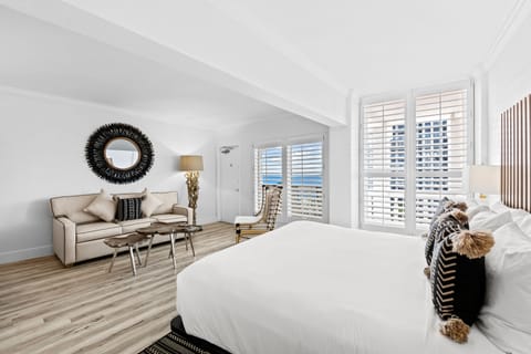 Junior Suite | Premium bedding, pillowtop beds, in-room safe, blackout drapes