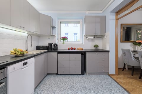 Comfort Apartment, Courtyard View | Private kitchen | Espresso maker, electric kettle, highchair, griddle