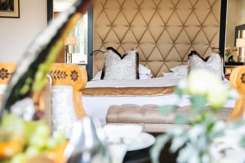 Signature Suite, 1 King Bed, Bathtub, City View | Premium bedding, minibar, in-room safe, individually decorated