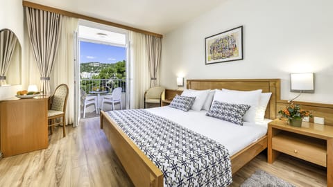 Standard Triple Room, Sea View | Minibar, desk, free cribs/infant beds, free WiFi