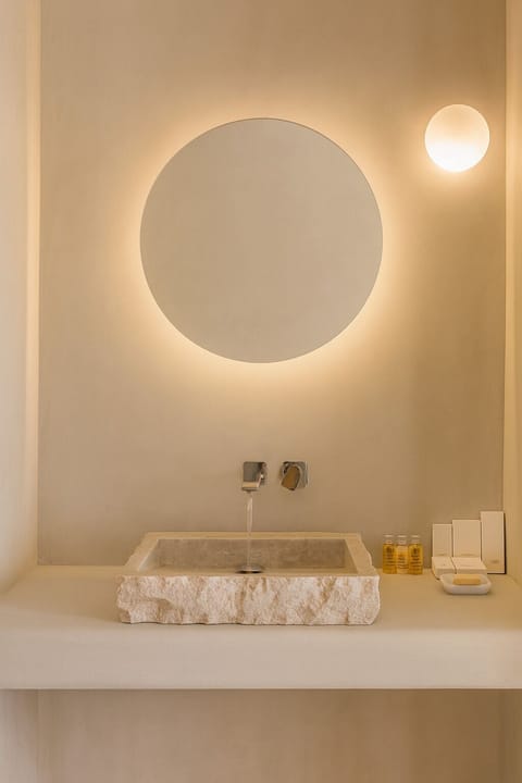 2 Sunset Suite with Sea View (Private Outdoor Massage Pool) | Bathroom | Shower, designer toiletries, hair dryer, bathrobes
