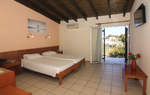 1 bedroom, premium bedding, minibar, in-room safe