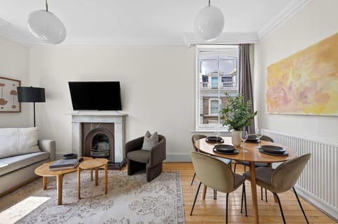 Apartment, Multiple Beds, City View (Glendower Pl 2, 3) | Living area