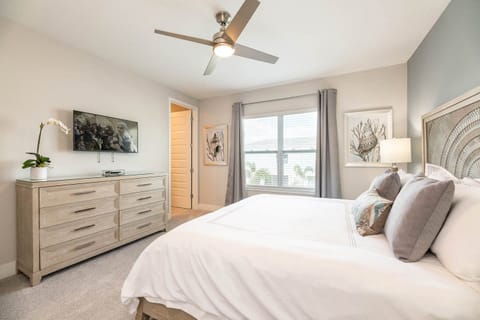 House, Multiple Beds, Pool View (ET013 - The Coastal Townhouse) | 3 bedrooms, individually decorated, individually furnished, bed sheets