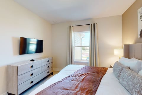 House, Multiple Beds, Garden View (ET019 - The Voguish Townhouse) | 3 bedrooms, individually decorated, individually furnished, bed sheets