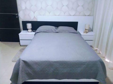 Apartment, 2 Bedrooms, Accessible, Smoking | 2 bedrooms