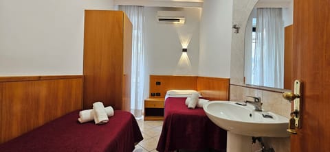 Standard Twin Room, Shared Bathroom | Hypo-allergenic bedding, in-room safe, desk, free WiFi