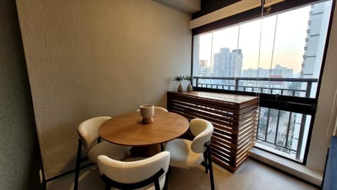 Basic Apartment | Dining
