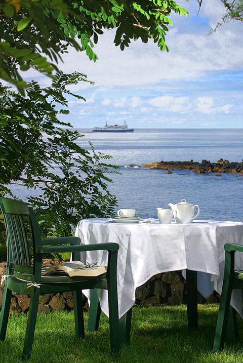 Breakfast, lunch, dinner served; international cuisine, alfresco dining 