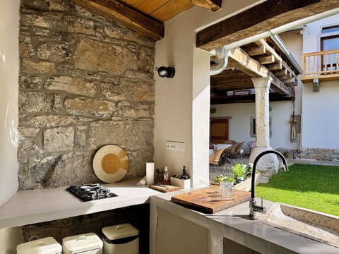 Traditional Villa, Garden View | Private kitchen