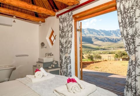 Tannie Stien's Cottage | Bathroom | Free toiletries, hair dryer, towels