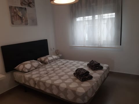 3 bedrooms, bed sheets