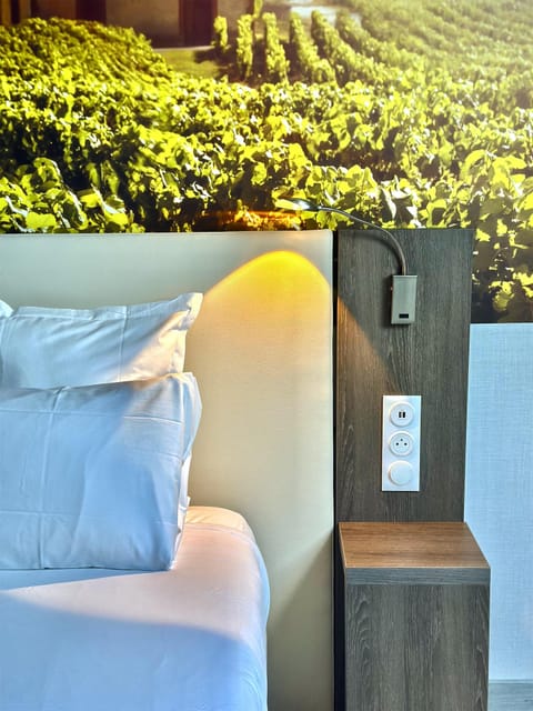 Junior Suite, Multiple Beds, Non Smoking (with Sofabed) | Premium bedding, pillowtop beds, in-room safe, desk