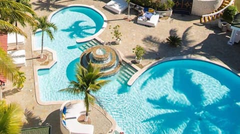 11 outdoor pools, pool umbrellas, sun loungers