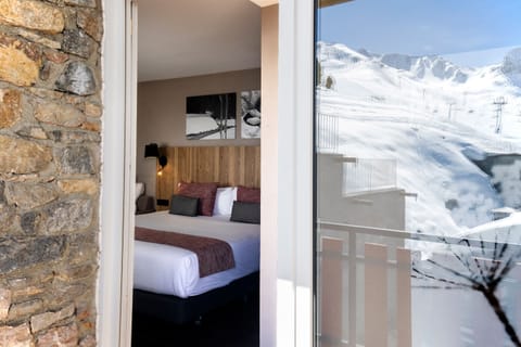 In-room safe, desk, blackout drapes, soundproofing