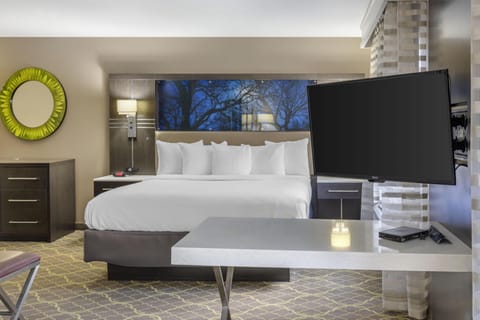 Down comforters, in-room safe, desk, laptop workspace