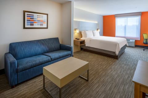 Suite, 1 King Bed | In-room safe, desk, blackout drapes, iron/ironing board