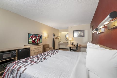 Superior Room, 1 King Bed (Smoke Free) | In-room safe, desk, blackout drapes, free WiFi