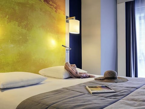 Classic Double Room, 1 Double Bed | Minibar, in-room safe, blackout drapes, soundproofing