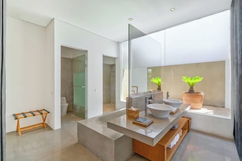 Royal Villa, 1 Bedroom, Private Pool | Bathroom | Combined shower/tub, free toiletries, hair dryer, bathrobes