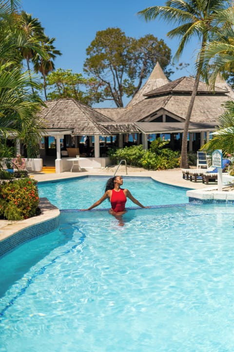 Outdoor pool, pool umbrellas, sun loungers