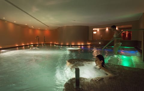 Indoor spa tub