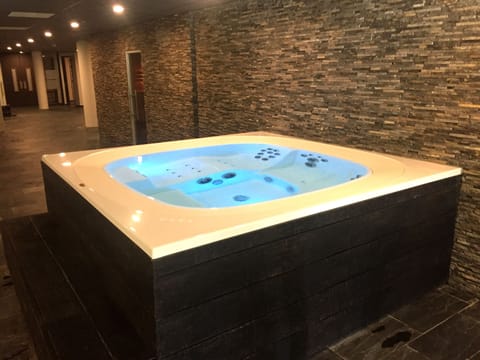 Sauna, steam room, Turkish bath