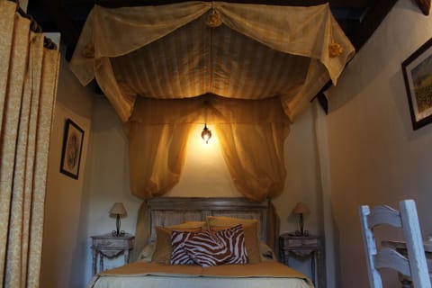 Standard Double Room | Desk, iron/ironing board, free WiFi, bed sheets