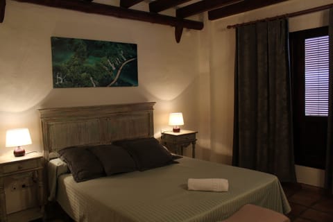 Standard Double Room | Desk, iron/ironing board, free WiFi, bed sheets