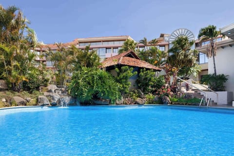3 outdoor pools, sun loungers