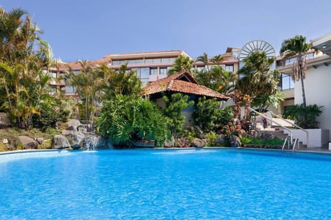 3 outdoor pools, sun loungers