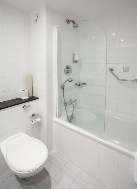 Combined shower/tub, eco-friendly toiletries, hair dryer, towels