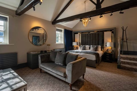 Estate  Suite | Egyptian cotton sheets, hypo-allergenic bedding, individually decorated