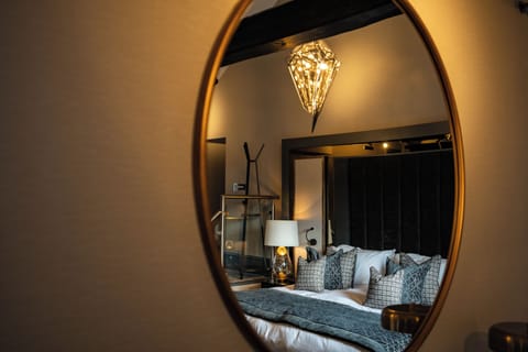 Estate  Suite | Living area | TV