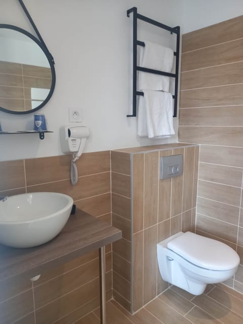 Triple Room (1 double and 1 single bed) | Bathroom | Free toiletries, hair dryer, towels